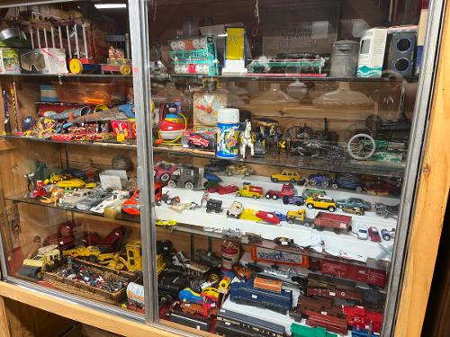 Vintage Tonka Railroad Cars Engines Play Pull Fisher Price Simplex Typewriter Dolls Golf Balls